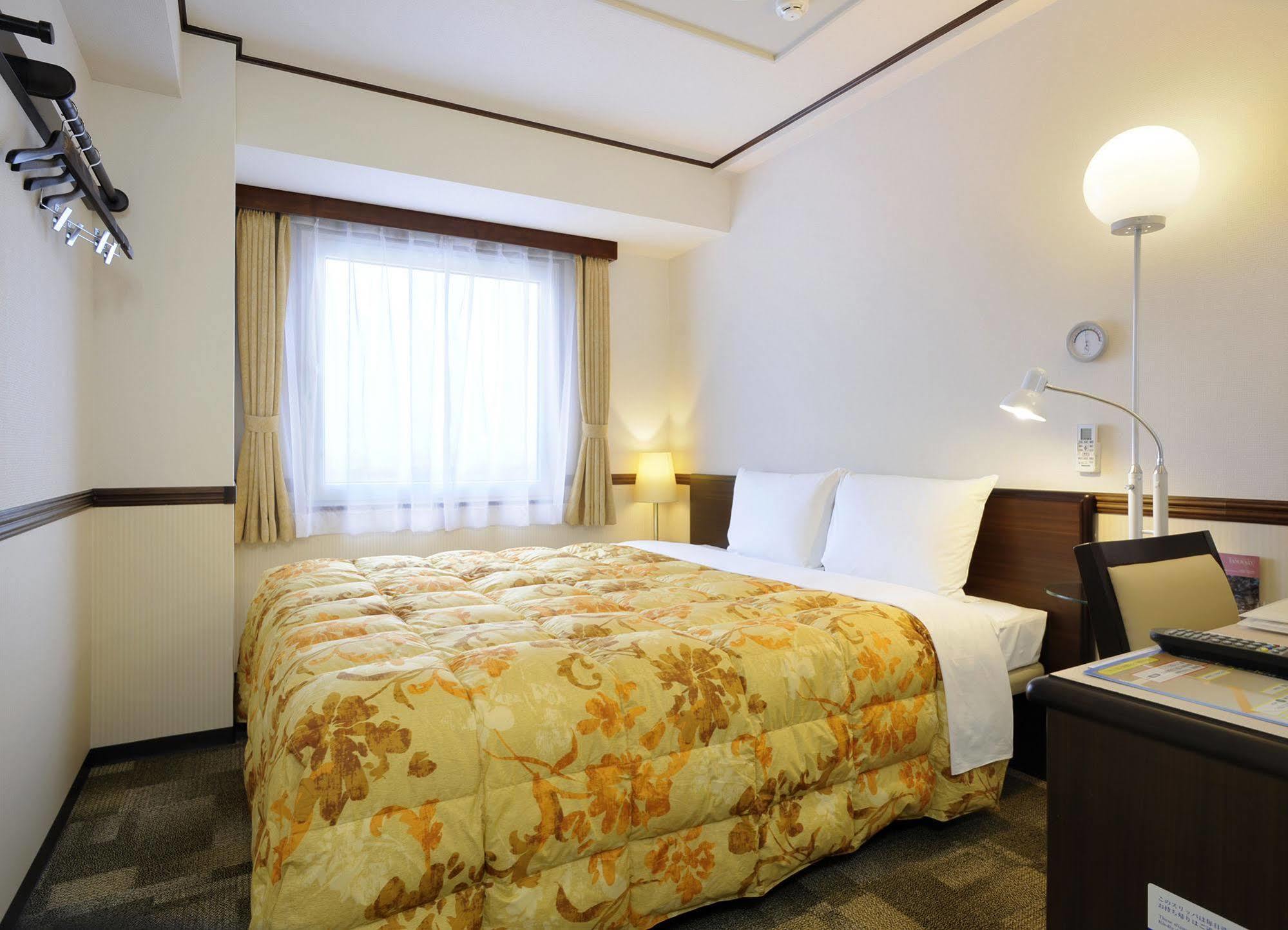 Toyoko Inn Kobe Minatogawa Koen Exterior foto